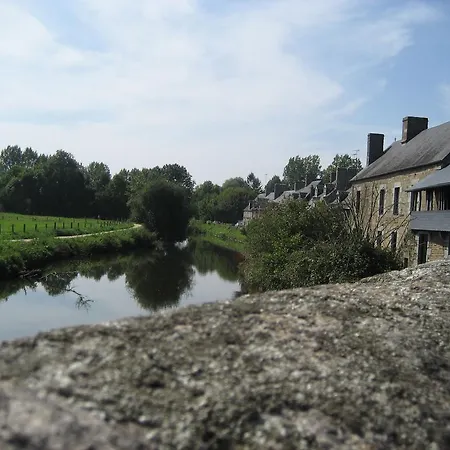 The Blue House Ducey-Les Cheris